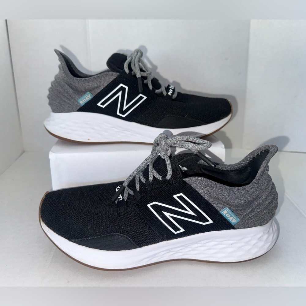 New Balance Kids Black and Gray Sneakers size 7